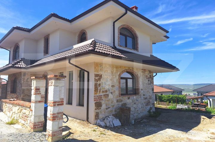 Vilă - 4 camere de vanzare DEZMIR - Cluj anunturi imobiliare Cluj