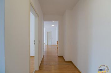 Apartament 3 camere de inchiriat AVANTGARDEN - Brasov anunturi imobiliare Brasov