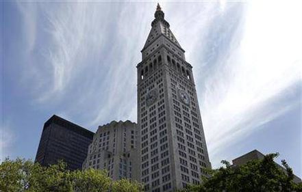 Ce legătură este între AFI Palace Cotroceni şi Clock Tower din New York