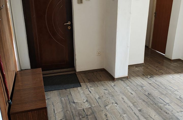 Apartament 4 camere de vanzare TRACTORU - Brasov anunturi imobiliare Brasov