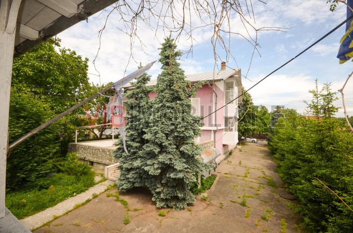 Urlati - Str Eternitatii - Vila 12 camere - teren 1081mp - 2 garaje anunturi imobiliare Prahova