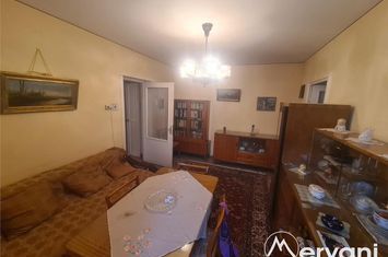 Apartament 3 camere de vanzare CENTRU - Prahova anunturi imobiliare Prahova