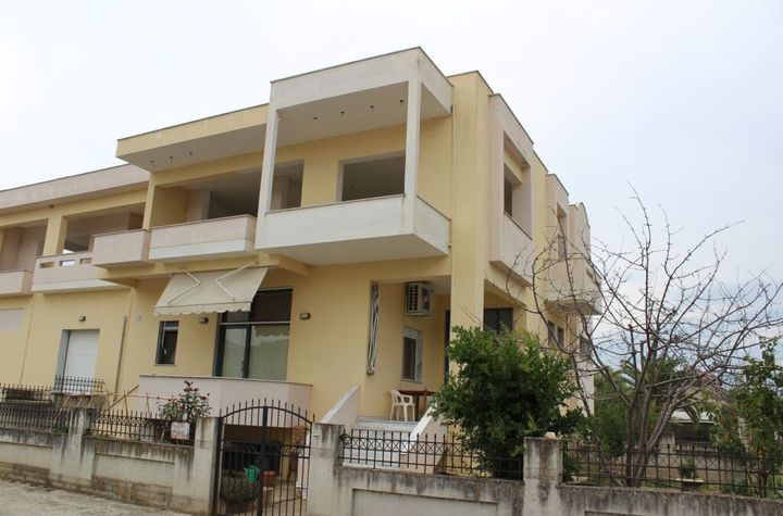 Clădire 3 niveluri, 825 mp în Nea Karvali anunturi imobiliare Grecia