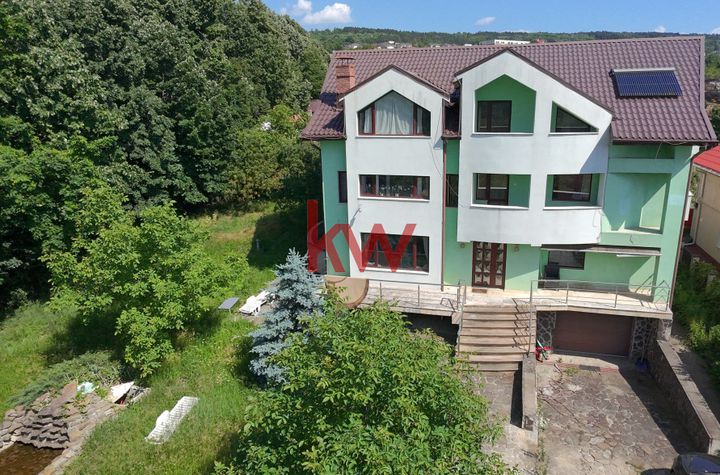 Vilă - 6 camere de vanzare IASI - Iasi anunturi imobiliare Iasi