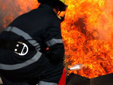 Incendiu puternic la un complex comercial din Brasov