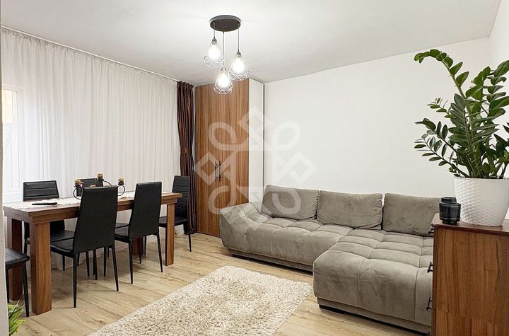 Apartament la curte de vanzare, strada Cardinal Iuliu Hossu Oradea anunturi imobiliare Bihor