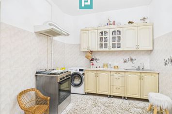 Două case, curte mare, lângă Castelul Huniazilor anunturi imobiliare Hunedoara