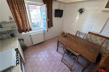 Apartament 4 camere de vanzare GARA - Vrancea anunturi imobiliare Vrancea
