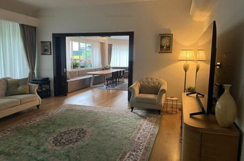 Vanzare jumatate vila arhitectura modernista Cotroceni cu 2 garaje terasa 54mp anunturi imobiliare Bucuresti