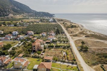 Casă la malul mării în Paralia Karianis anunturi imobiliare Grecia