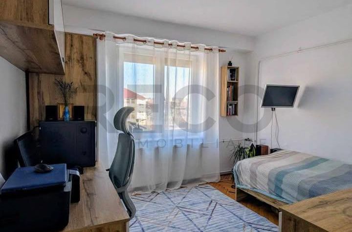 Apartament 3 camere de vanzare CENTRAL - Bihor anunturi imobiliare Bihor