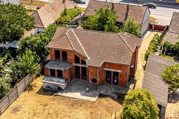 Vila la rosu 14 cam Calea Radnei+casa de caramida 3 camere comision 0 anunturi imobiliare Arad