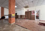 2.100 €, Spațiu comercial