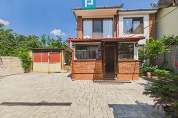 Casă cu 2 corpuri de clădire în Bujac anunturi imobiliare Arad