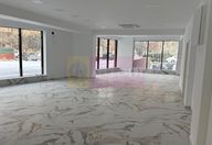 2.000 €, Spațiu comercial