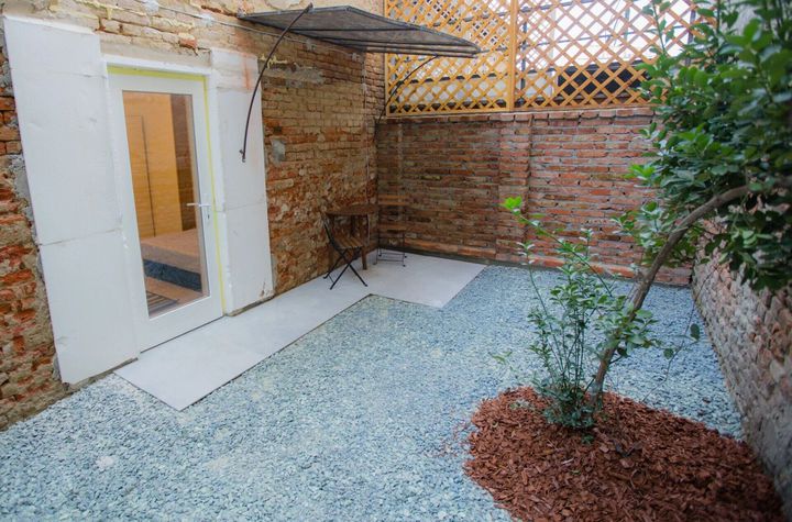 Chirie, apartament 2 dormitoare, central 550 E/lună (neg). Comision 0. anunturi imobiliare Bihor