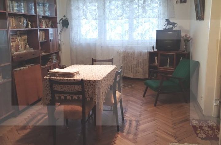 Apartament 4 camere de vanzare BOTOSANI - Botosani anunturi imobiliare Botosani