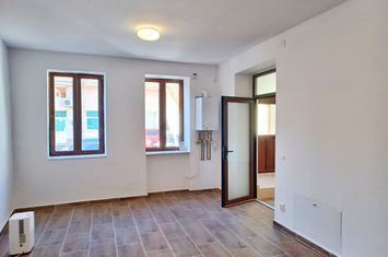 Birou, ultracentral, Oradea, 70 mp, parcare. 700 E/lună. Comision 0 anunturi imobiliare Bihor