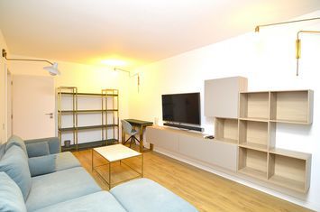 Apartament 3 camere de inchiriat UNIRII - Bucuresti anunturi imobiliare Bucuresti