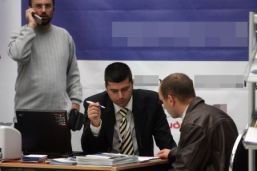 Băncile încep timid să scadă dobânzile la credite