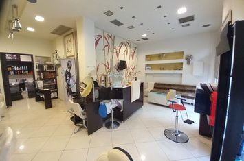 Salon de coafură 85 mp în centrul Serres anunturi imobiliare Grecia