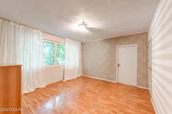 Apartament 3 camere de vanzare 1 MAI - Bucuresti anunturi imobiliare Bucuresti