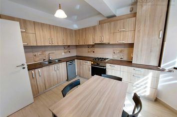 Vilă - 3 camere de vanzare SANPETRU - Brasov anunturi imobiliare Brasov