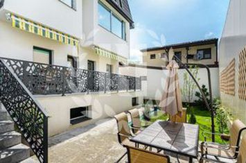 Apartament 5 camere cu terasă și curte generoasă anunturi imobiliare Bucuresti