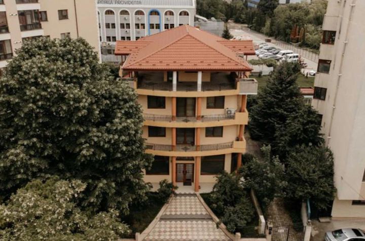 Vilă - 14 camere de inchiriat NICOLINA - Iasi anunturi imobiliare Iasi