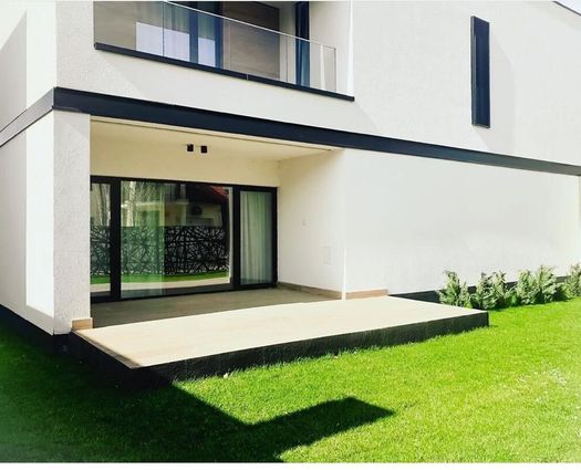 Vilă 6 cam Iancu Nicolae, 330 mp, P+1