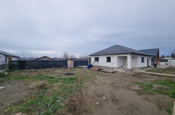 Casă - 3 camere de vanzare BACAU - Bacau anunturi imobiliare Bacau