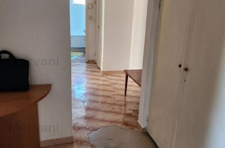 Apartament 3 camere de vanzare CENTRU - Prahova anunturi imobiliare Prahova