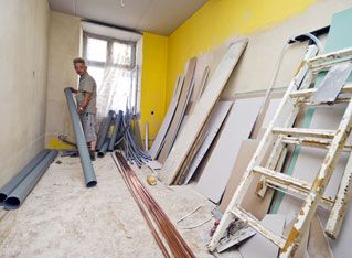 Românii renunţă la renovări pentru construcţii noi