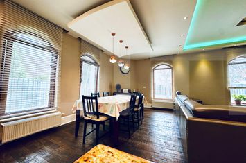 Casă - 7 camere de vanzare ARAD - Arad anunturi imobiliare Arad