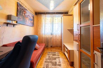 Apartament 4 camere decomandat - bvd. Revolutiei - COMISION 0 anunturi imobiliare Arad