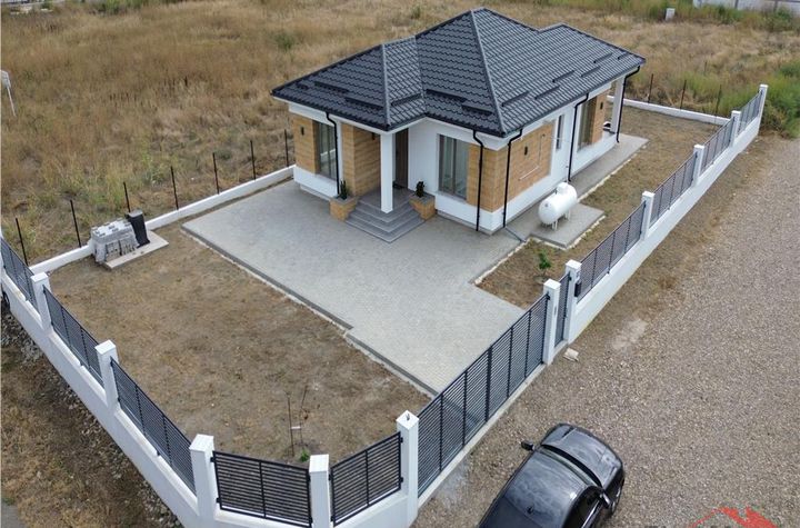 Casă - 4 camere de vanzare EXTERIOR NORD - Vrancea anunturi imobiliare Vrancea