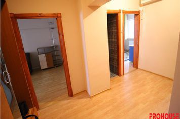Apartament 4 camere de vanzare ULTRACENTRAL - Bacau anunturi imobiliare Bacau