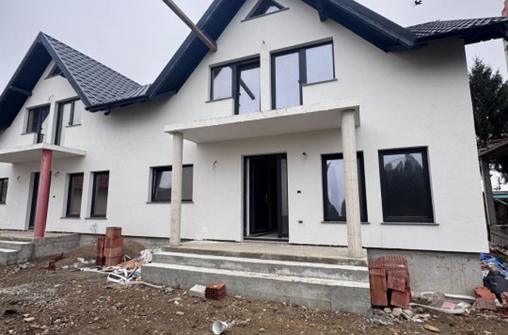 Vilă - 6 camere de vanzare RADAUTI - Suceava anunturi imobiliare Suceava