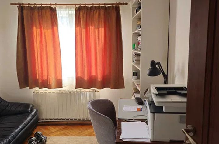 Apartament 4 camere de vanzare TRACTORU - Brasov anunturi imobiliare Brasov