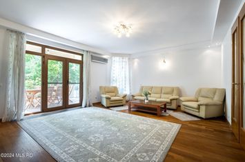 Vila P+1+M 6 camere curte 500mp Baneasa / Dobrogeanu Gherea-Garlei anunturi imobiliare Bucuresti
