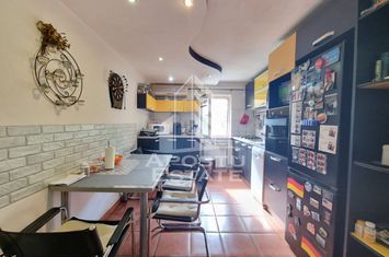 Apartament 4 camere, decomandat, etaj intermediar, Calea Torontalului anunturi imobiliare Timis