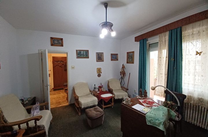 Apartament 2 cam, garaj cu CF, P-ța București. 75 000 E. Comision 0 anunturi imobiliare Bihor