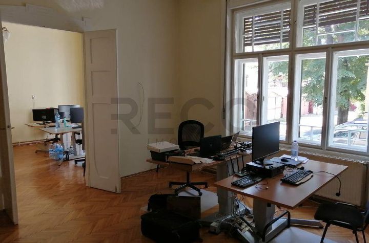 Apartament 4 camere de inchiriat CENTRAL - Bihor anunturi imobiliare Bihor