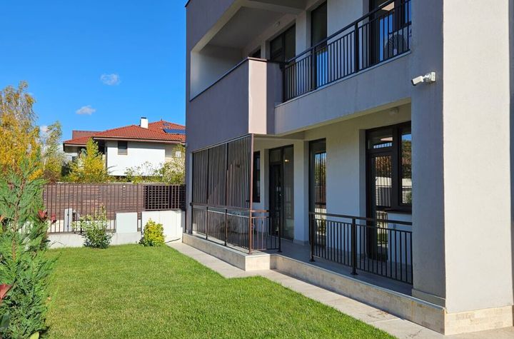 Bucurestii Noi-Lacul Grivita vila 6 apartamente, parcari subsol anunturi imobiliare Bucuresti