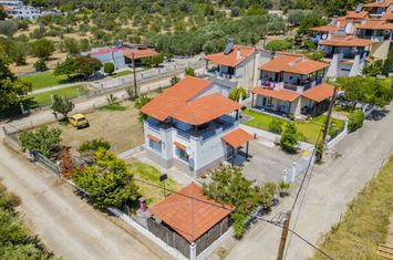 Casă cu 2 nivele, 74,5 mp, la 125 m de mare anunturi imobiliare Grecia