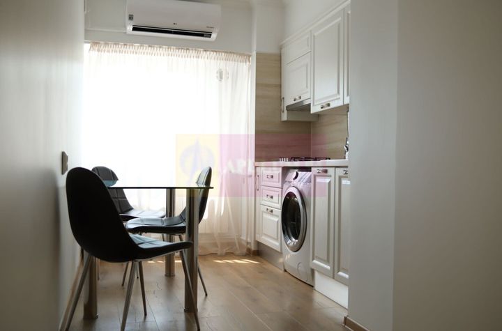 Vanzare apartament cu 3 camere pe Bulevardul Unirii stradal anunturi imobiliare Bucuresti