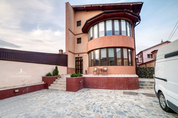 Colentina / Vila cu 9 camere / 336 mp utili / curte proprie / parcare anunturi imobiliare Bucuresti