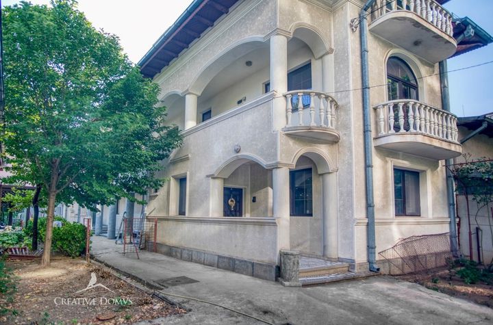 Vila cu 7 camere / 4 locuri de parcare / Sebastian - 13 Septembrie anunturi imobiliare Bucuresti