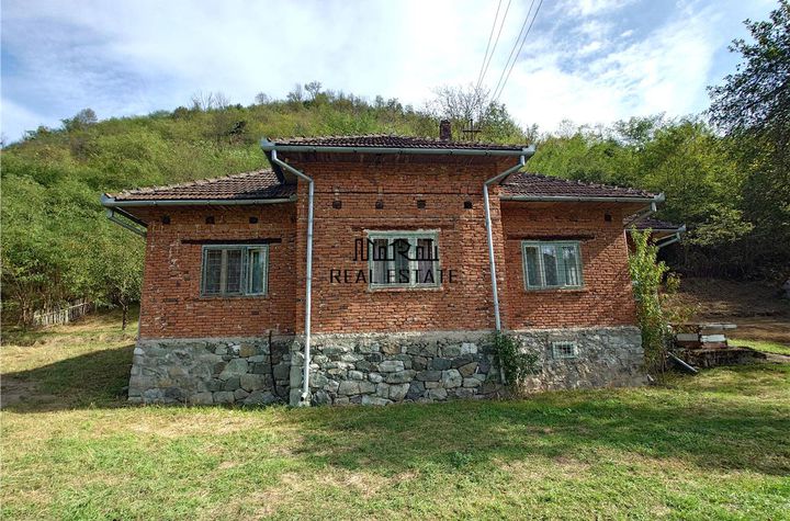 Casă - 4 camere de vanzare EXTERIOR NORD - Hunedoara anunturi imobiliare Hunedoara