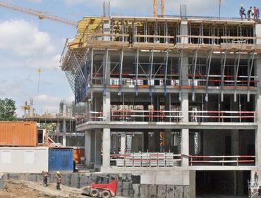 Dezvoltatorii construiesc clădiri de birouri, dar clienţii nu se înghesuie
